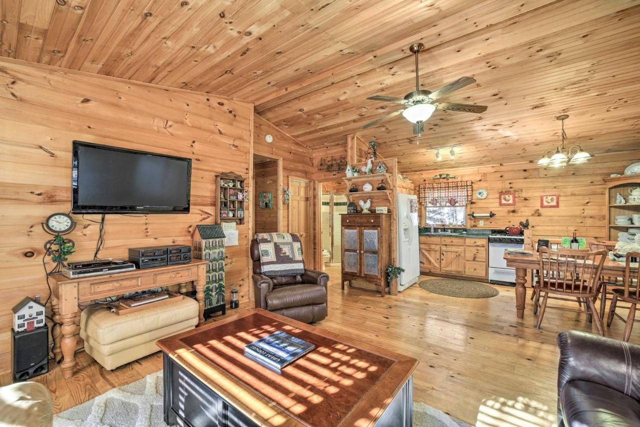 Franklin Cabin With Porch Near Hiking And Waterfalls! المظهر الخارجي الصورة